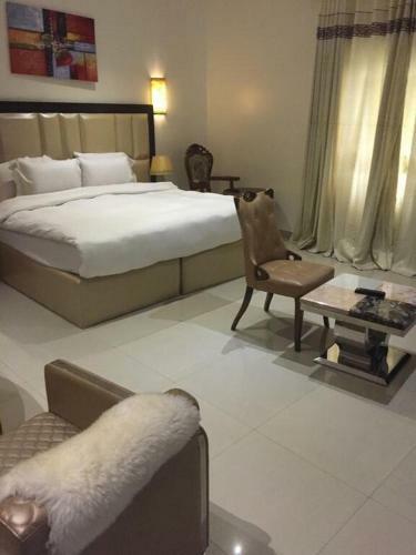 Hostal Room In Lodge - Christine Apartment Hotel Ltd