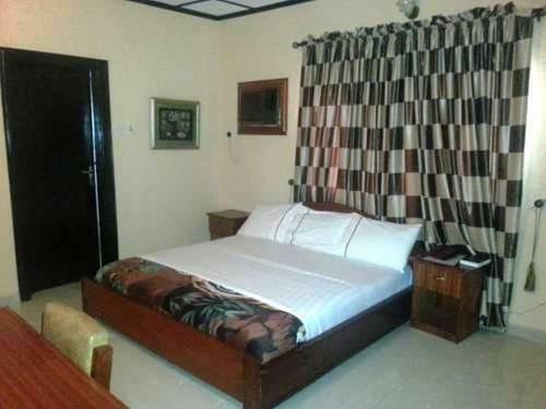 Hostal Room In Lodge - Lotus Hotels And Suites