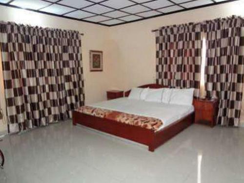 Hostal Room In Lodge - Lotus Hotels And Suites