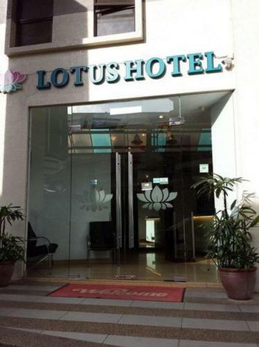 Hostal Room In Lodge - Lotus Hotels And Suites