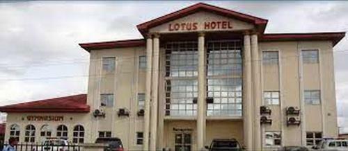 Hostal Room In Lodge - Lotus Hotels And Suites