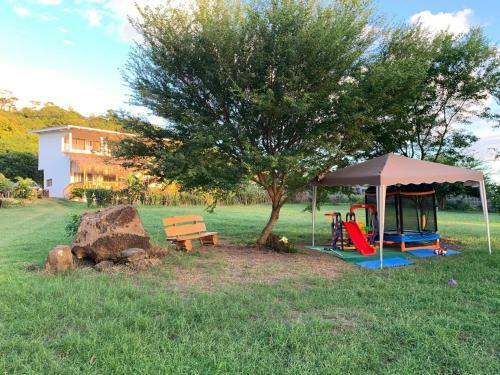 Bed & Breakfast Calalas Lodge