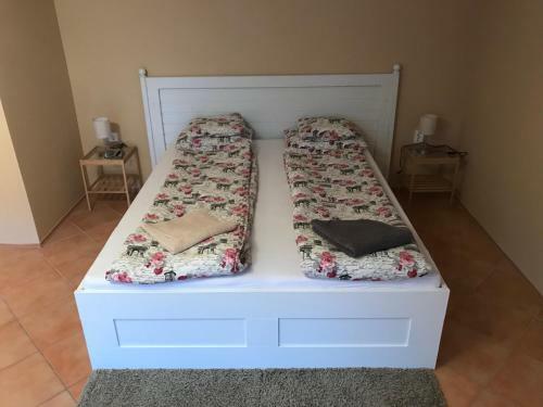 Hostal R�zsakert Apartmanh�z