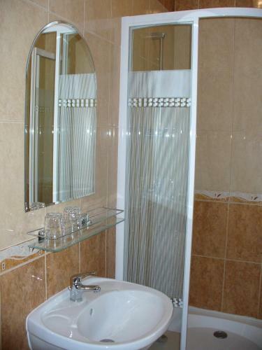 Hostal R�zsakert Apartmanh�z