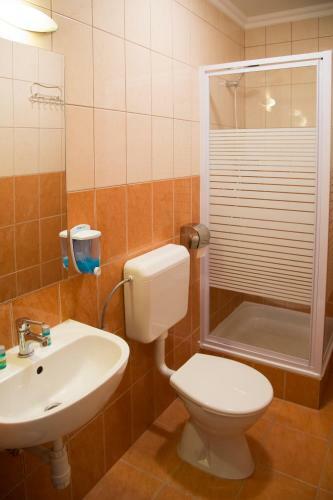Hostal R�zsakert Apartmanh�z