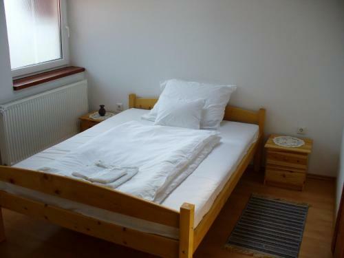 Hostal R�zsakert Apartmanh�z