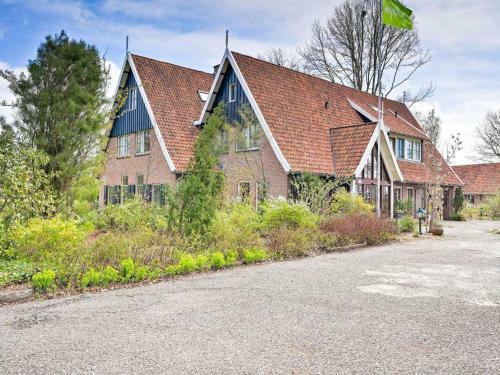 Rustic Holiday Home In Eibergen With Garden