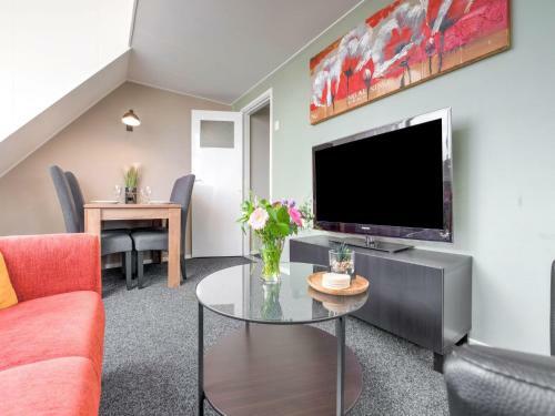 Authentic Holiday Home In Elim With Garden
