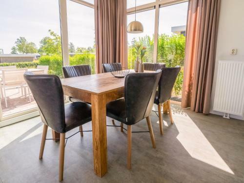 Holiday Home Resort de Kraaijenbergse Plassen-6