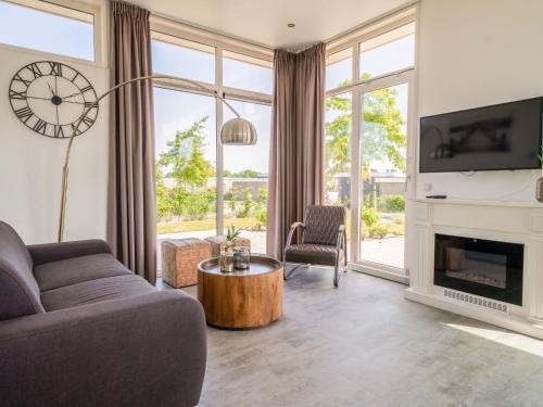 Holiday Home Resort de Kraaijenbergse Plassen-1