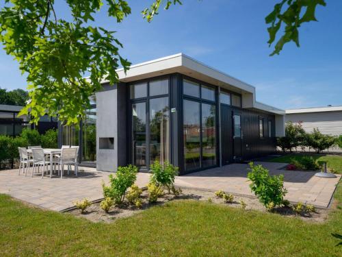Holiday Home Resort de Kraaijenbergse Plassen-1