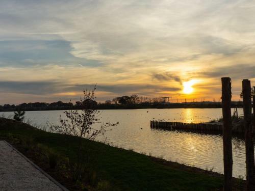 Holiday Home Resort de Kraaijenbergse Plassen-4