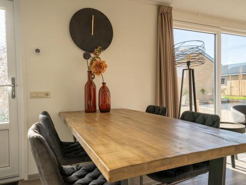 Holiday Home Resort de Kraaijenbergse Plassen-1