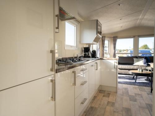 Holiday Home Resort de Kraaijenbergse Plassen-9