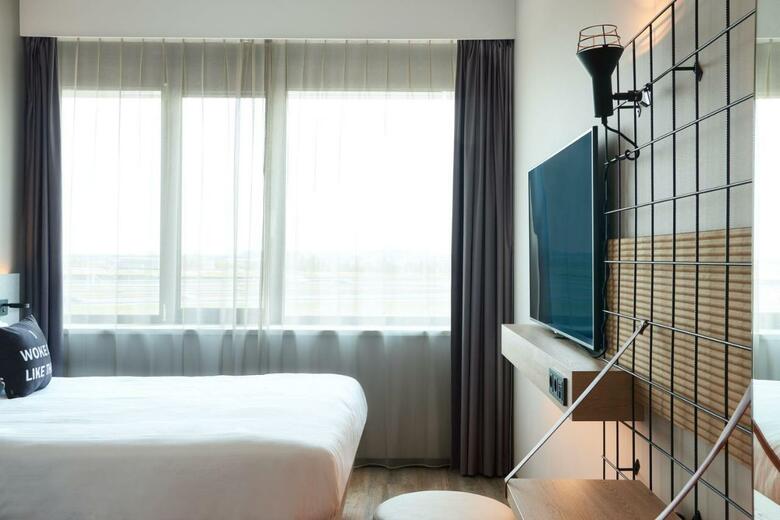 Hotel Moxy Amsterdam Schiphol Airport