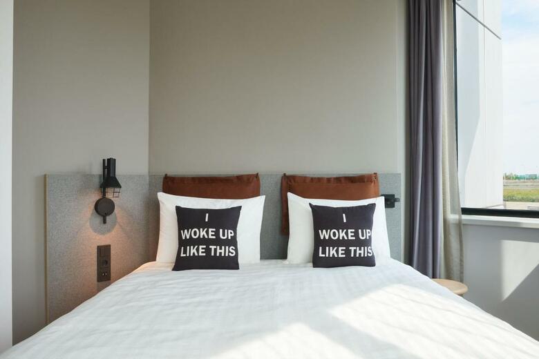 Hotel Moxy Amsterdam Schiphol Airport