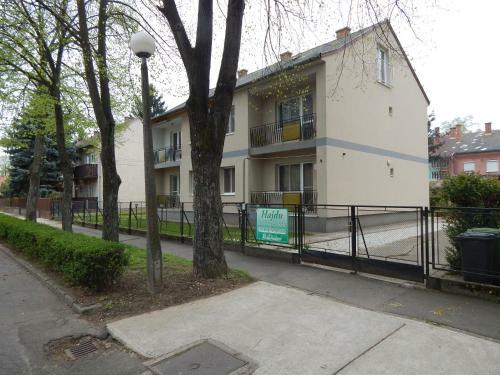 Hostal Hajd� Vend�gh�z