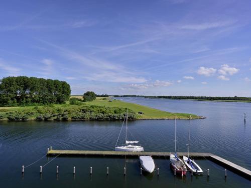 Spacious Waterfront Apartment