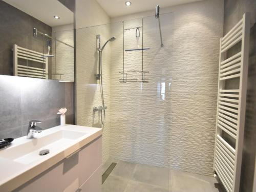 Spacious Waterfront Apartment