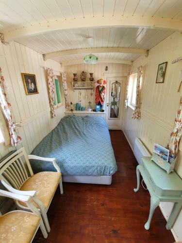Bed & Breakfast Pipowagen En Studio Van Katwoude