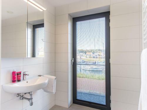 New And Tasteful Apartment With A Panoramic View Over The Marina