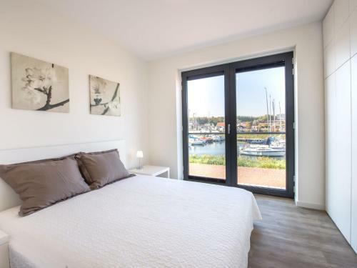 New And Tasteful Apartment With A Panoramic View Over The Marina