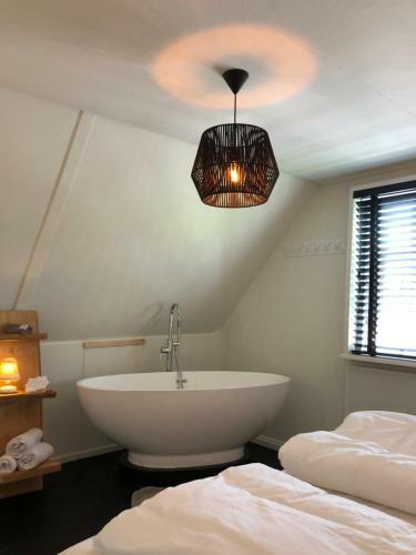 De Lindenburg With Hot Tub & Sauna