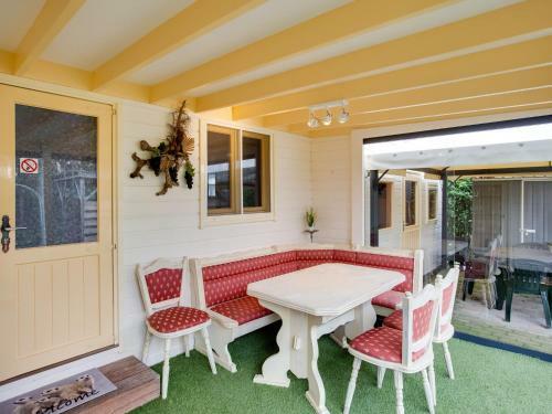 Majestic Bungalow In Meerlo With Garden