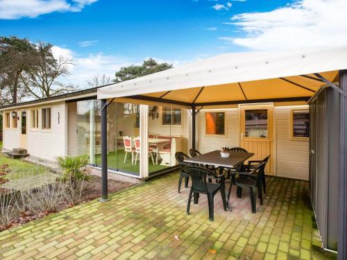 Majestic Bungalow In Meerlo With Garden