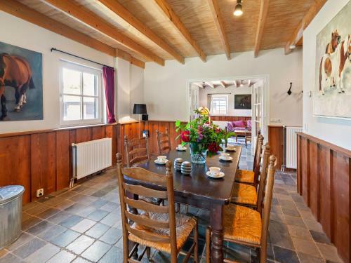 Enticing Holiday Home In Nieuwleusen With Garden