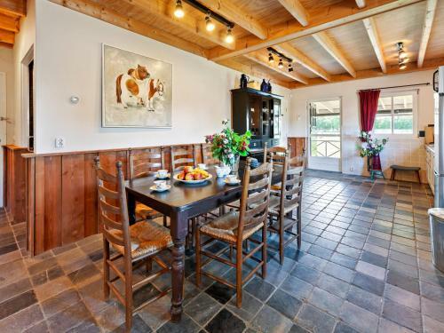 Enticing Holiday Home In Nieuwleusen With Garden