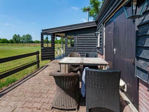 Enticing Holiday Home In Nieuwleusen With Garden