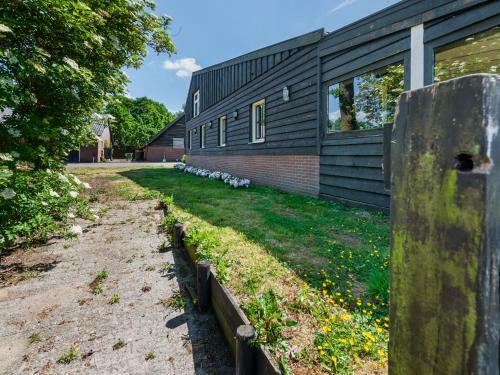 Enticing Holiday Home In Nieuwleusen With Garden