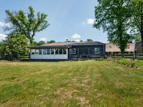 Enticing Holiday Home In Nieuwleusen With Garden