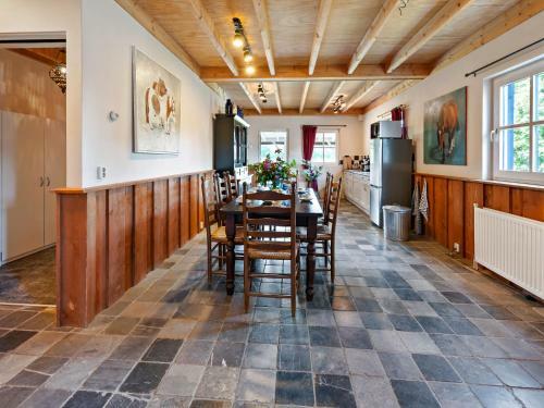 Enticing Holiday Home In Nieuwleusen With Garden