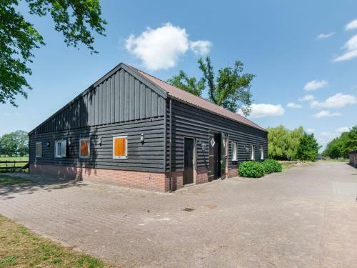 Enticing Holiday Home In Nieuwleusen With Garden