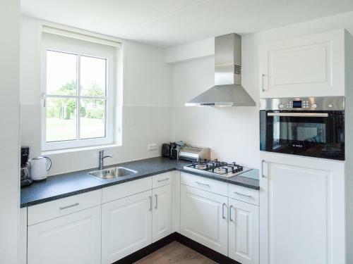 Holiday Home De Witte Raaf-2