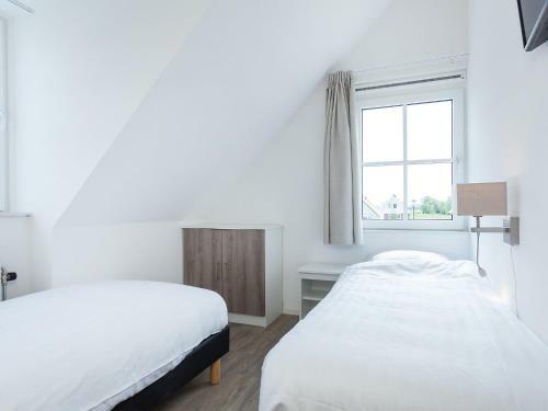 Holiday Home De Witte Raaf-1
