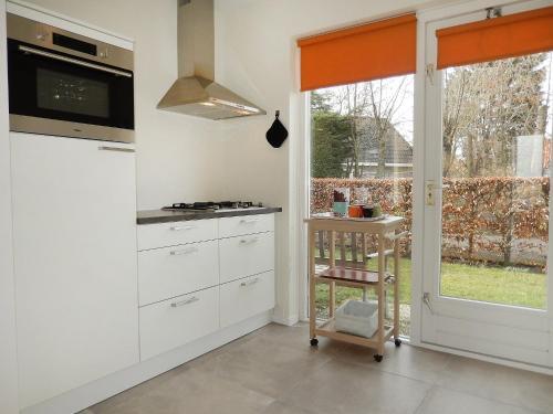 Holiday Home De Witte Raaf-2