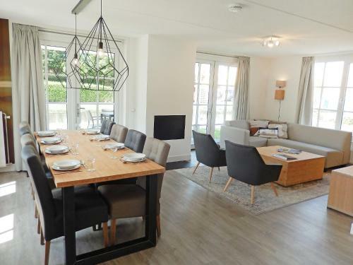 Holiday Home De Witte Raaf-2
