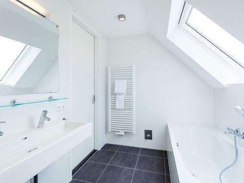 Holiday Home De Witte Raaf-2