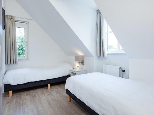 Holiday Home De Witte Raaf-2