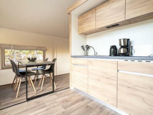 Holiday Home Europarcs Resort de Wije Werelt-1