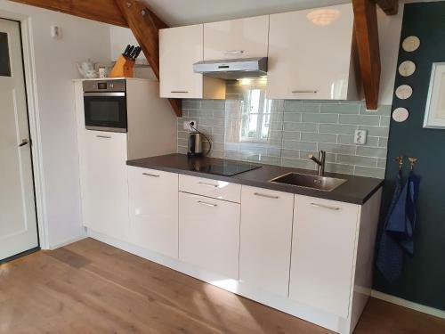 Cottage In Secluded Garden Near Centre Rotterdam