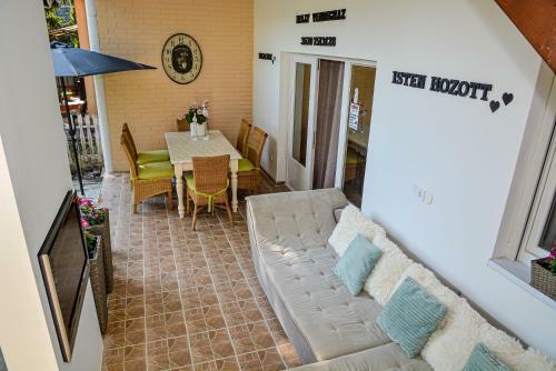 Hostal Holly Vend�gh�z