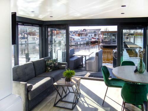Holiday Home De Meerparel-4