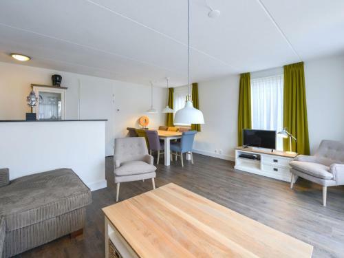 Holiday Home De Meerparel-4