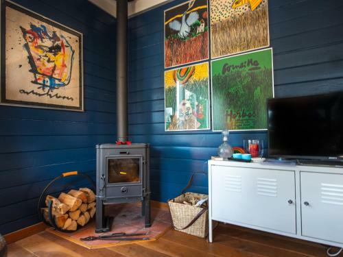 Snug Holiday Home In Vinkeveen With Jetty, Terrace