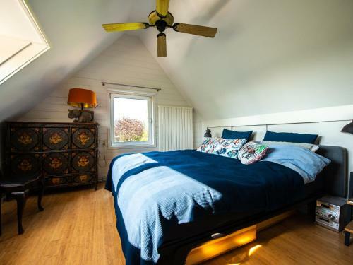 Snug Holiday Home In Vinkeveen With Jetty, Terrace