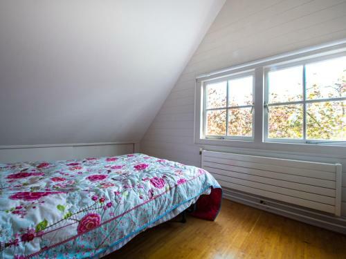 Snug Holiday Home In Vinkeveen With Jetty, Terrace